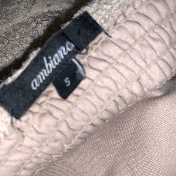 blouse - Picture 3 of 3